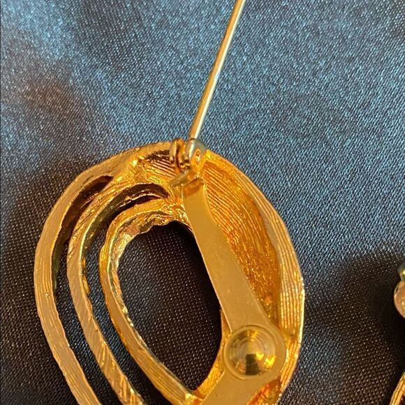Vintage 80s brooch and clip earring set - Picture 8 of 10